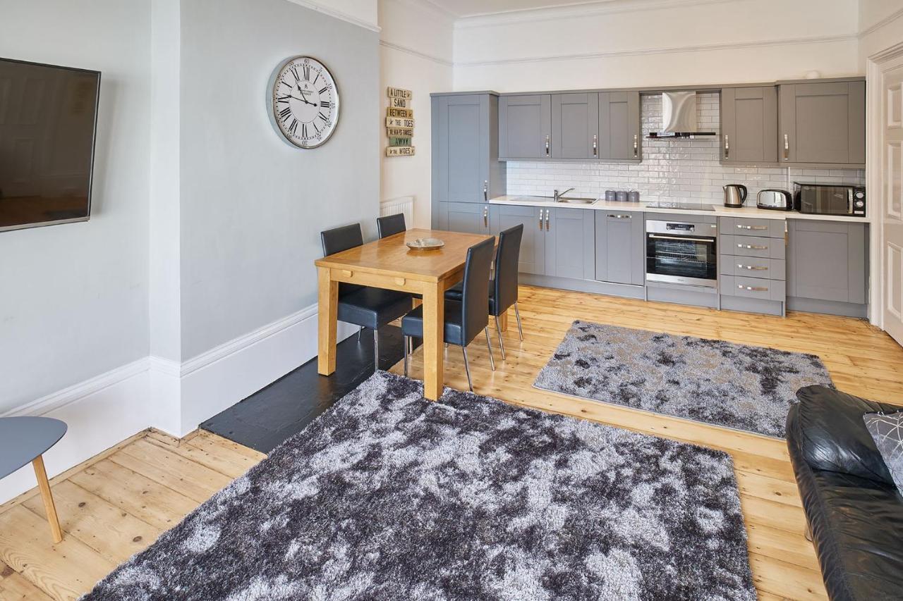Apartment 3, Khyber Lodge Apartments Γουίτμπι Εξωτερικό φωτογραφία